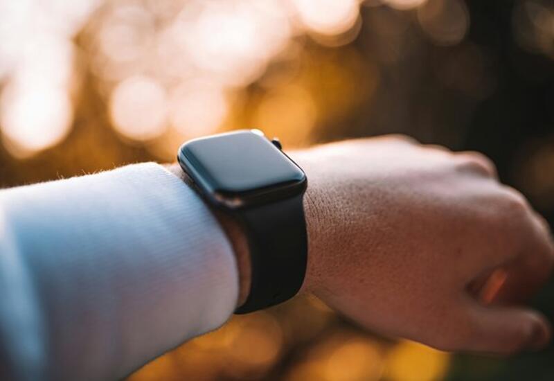 Гаджет Apple спас жизнь отца Тима Кука