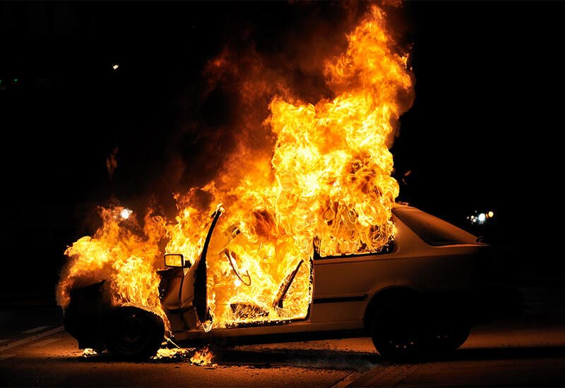 Münxendə 23 polis avtomobili yanıb