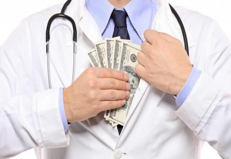 Müayinə üçün kartdan karta ödənişi tələb edən məşhur həkim