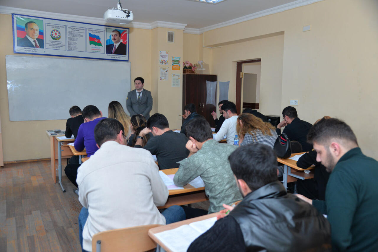 9 və 11-ci sinifi başa vura bilməyən şəxslər üçün eksternat imtahanları keçirilib