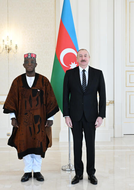 Президент Ильхам Алиев принял верительные грамоты новоназначенного посла Гвинеи в Азербайджане