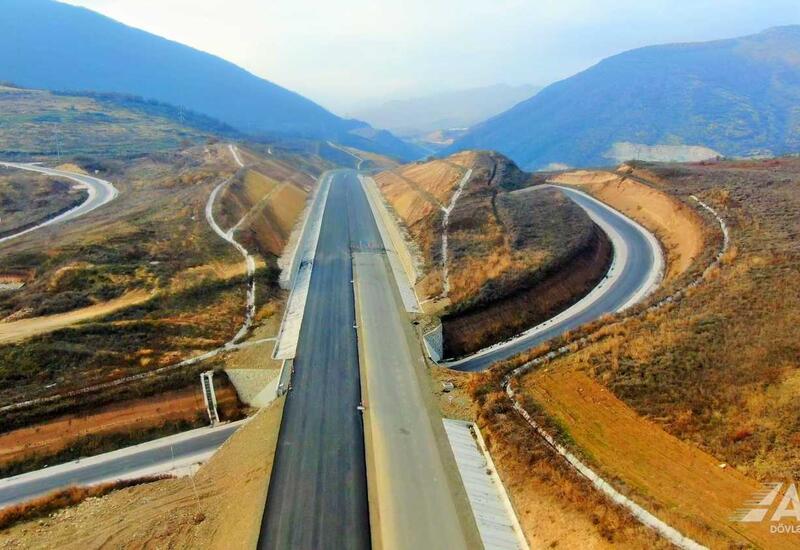 Əhmədbəyli-Füzuli-Şuşa yolunun beynəlxalq normalara uyğun tikintisi yekunlaşır