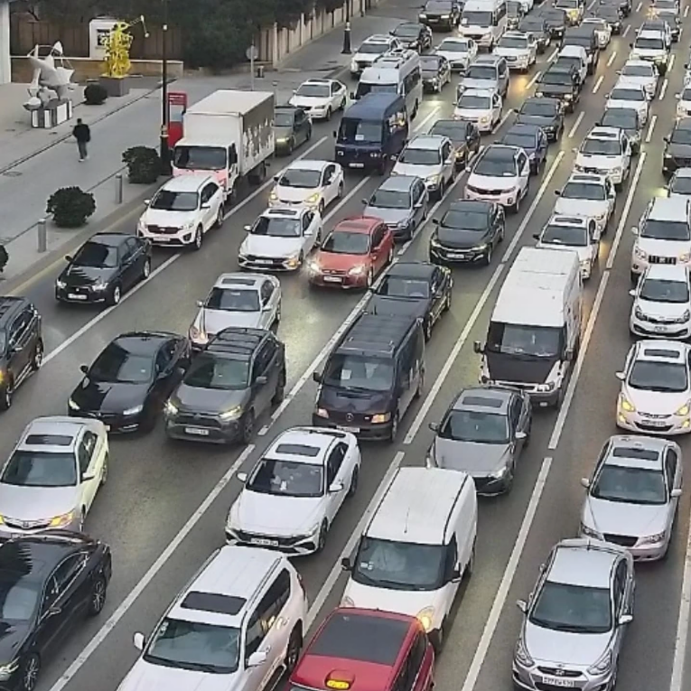 Paytaxtın bir sıra yollarında tıxac var