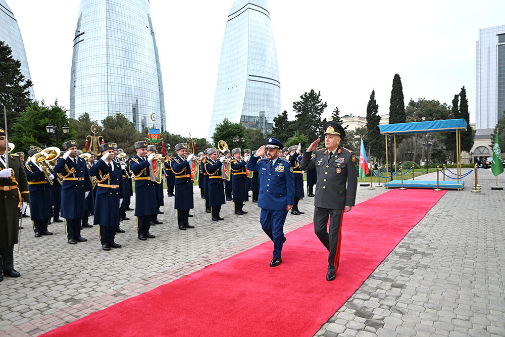 Zakir Həsənov Səudiyyə Ərəbistanı Krallığının nümayəndə heyəti ilə hərbi əməkdaşlığın inkişaf perspektivlərini müzakirə edib