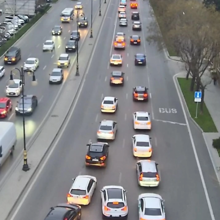 Paytaxtın bir sıra yollarında tıxac var