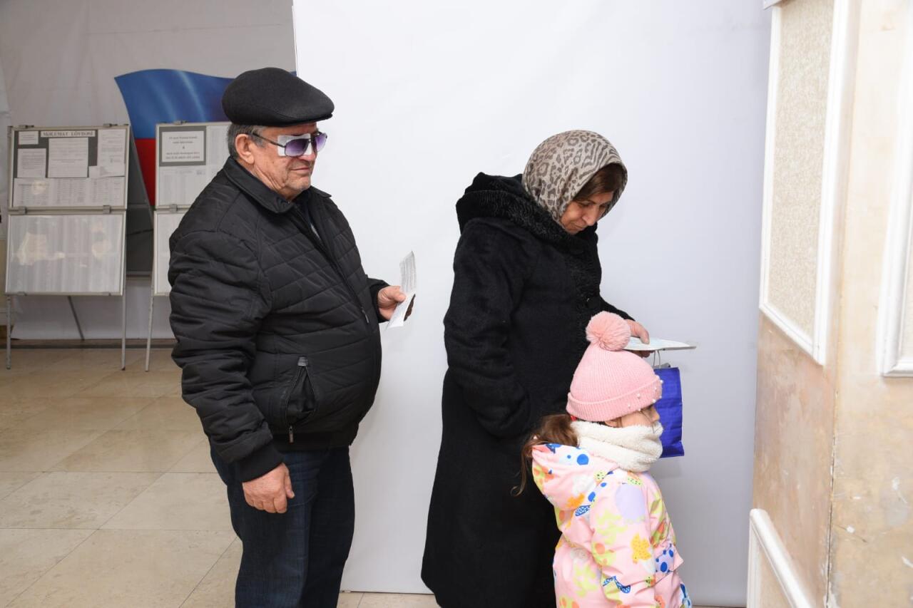 Azərbaycanda bələdiyyə seçkilərində səsvermə prosessi davam edir