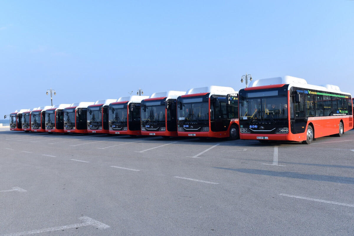 В один из азербайджанских городов доставлены десятки современных автобусов
