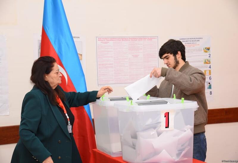 Gənclər də bələdiyyə seçkilərində səsvermədə fəal iştirak edirlər