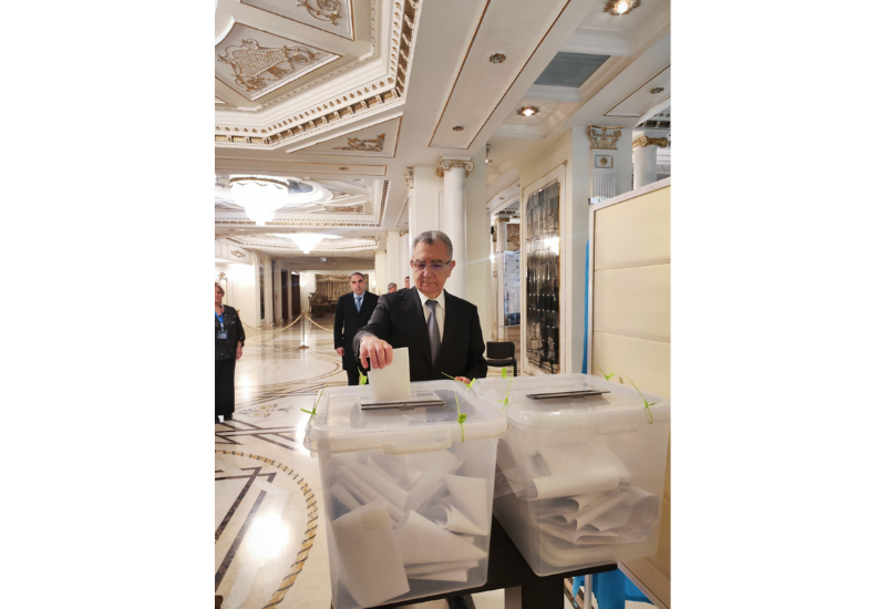 Глава Исполнительной власти Баку проголосовал на муниципальных выборах
