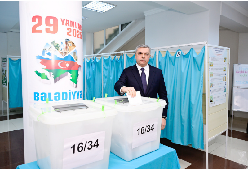 Руководитель Администрации Президента Азербайджана проголосовал на избирательном участке №34
