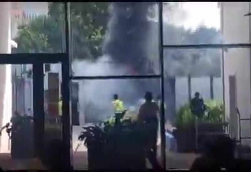 В Конго подожгли посольство Франции