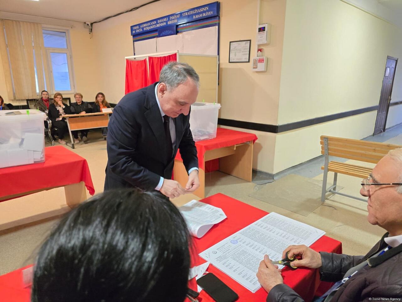 Генпрокурор Азербайджана проголосовал на муниципальных выборах