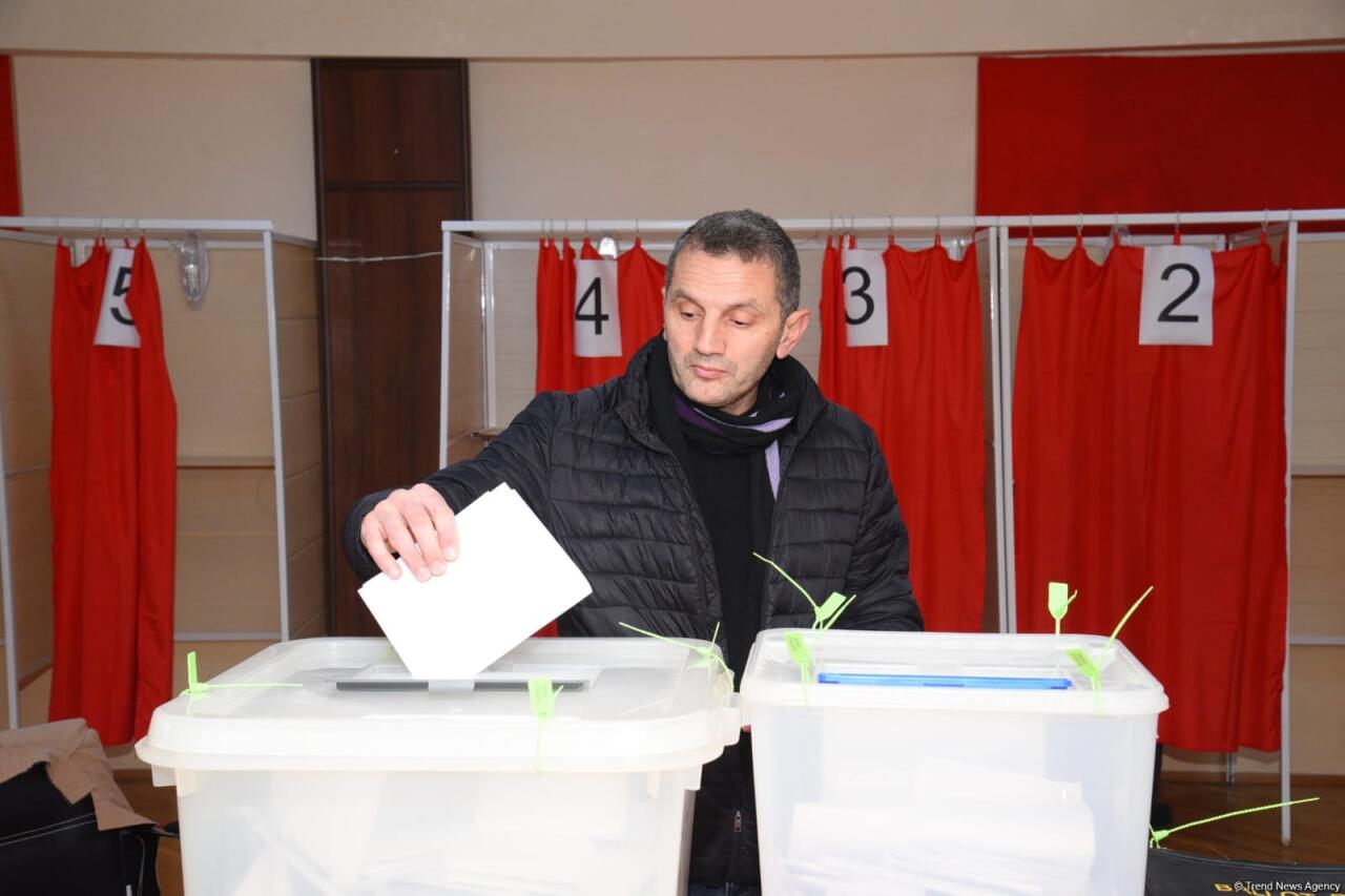 В Насиминском и Сабаильском районах Баку проявляется активность избирателей