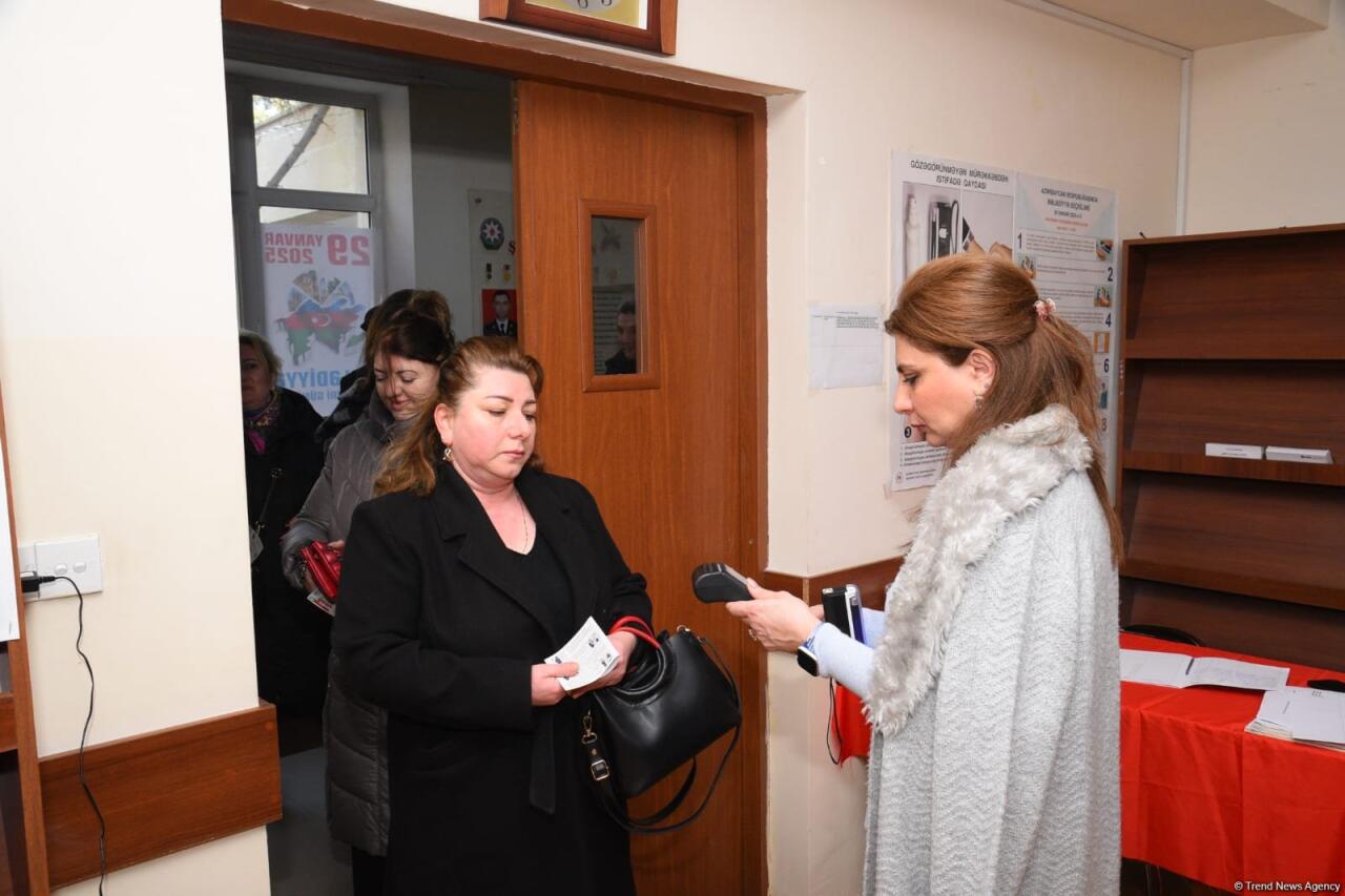 В Насиминском и Сабаильском районах Баку проявляется активность избирателей