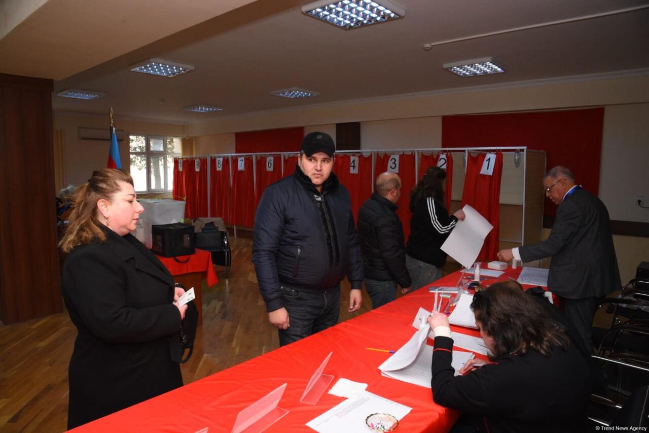 В Насиминском и Сабаильском районах Баку проявляется активность избирателей