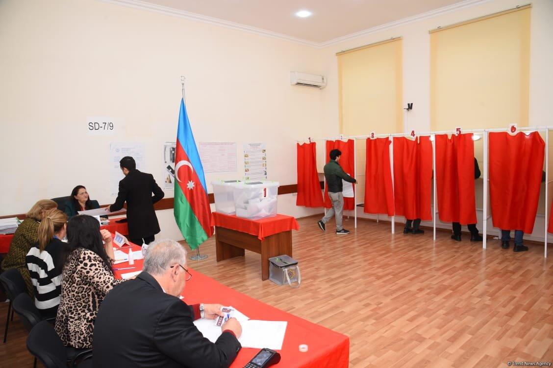 Gənclər də bələdiyyə seçkilərində səsvermədə fəal iştirak edirlər