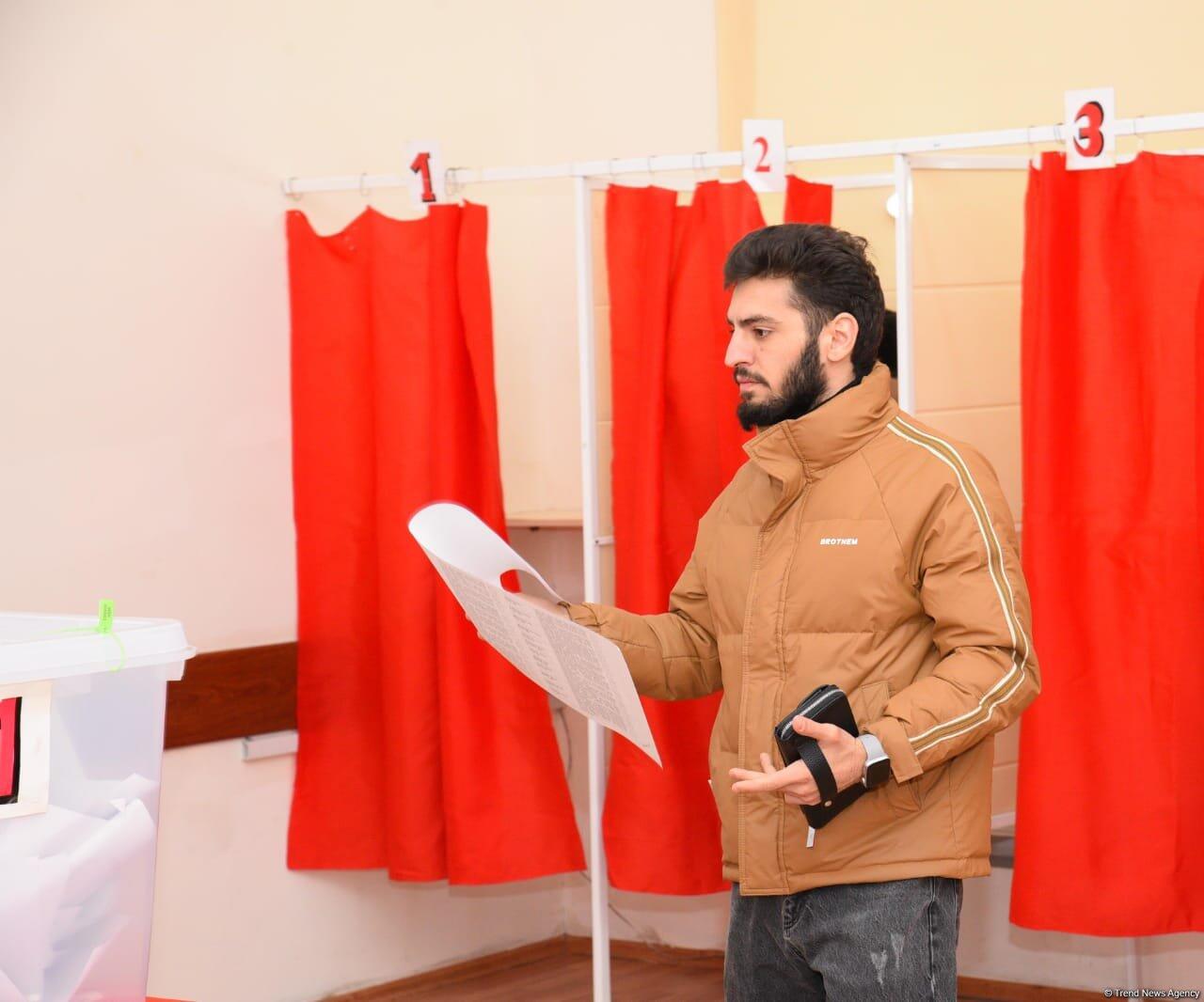 Gənclər də bələdiyyə seçkilərində səsvermədə fəal iştirak edirlər