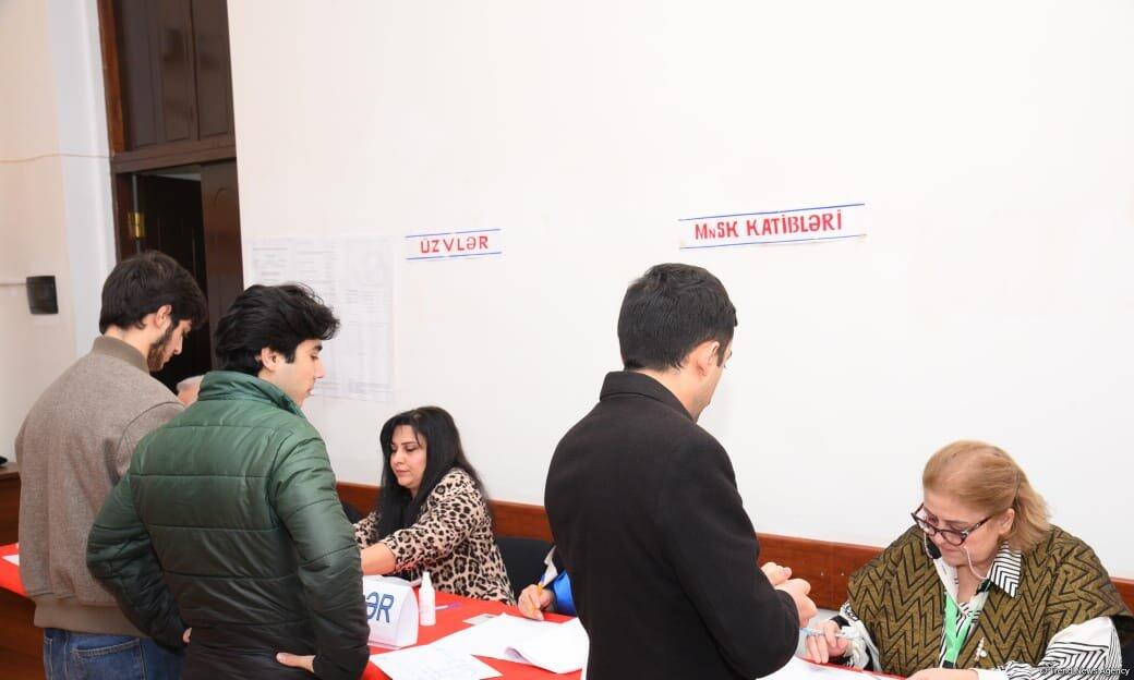 Gənclər də bələdiyyə seçkilərində səsvermədə fəal iştirak edirlər