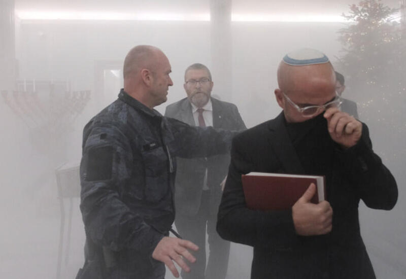 1 dəqiqəlik sükutu pozdu,