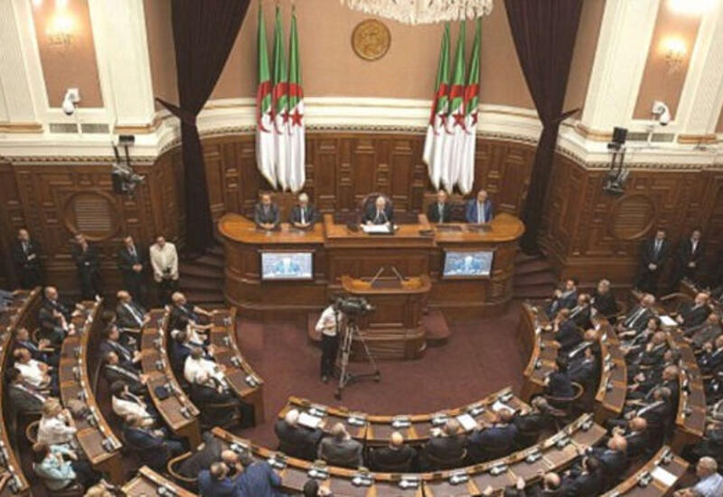 Парламент Алжира предлагает законопроекты против колониального наследия Франции