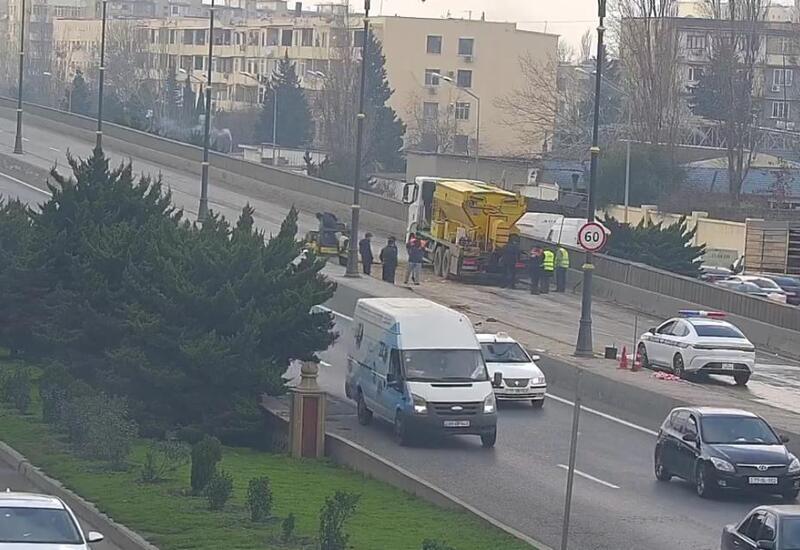 Восстановлено движение транспорта на этом проспекте Баку