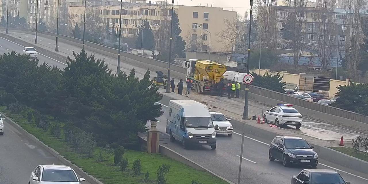 Восстановлено движение транспорта на этом проспекте Баку