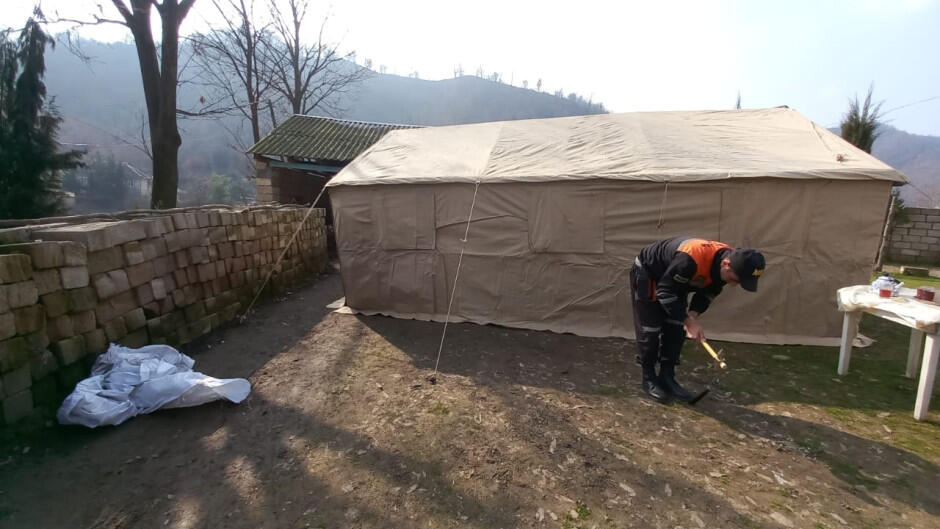 Lənkəranda evi yanan sakinə çadır qurulub