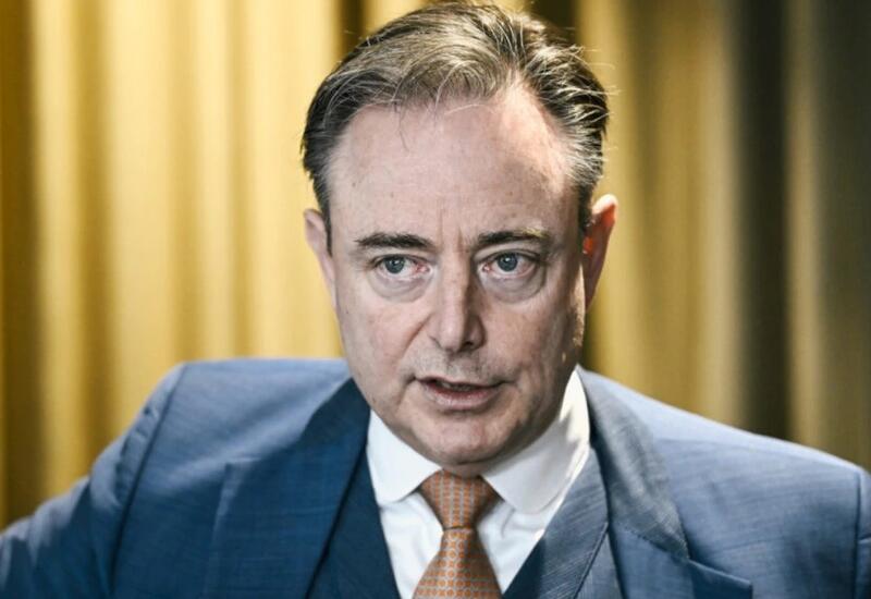 Belçika Bakıya baxanda niyə kar və kor olur?