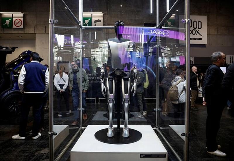 Маск пообещал выпустить десятки тысяч роботов