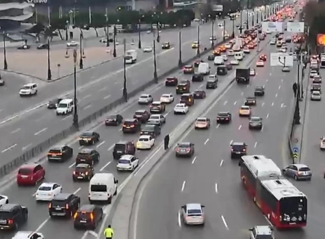 Paytaxtın bir sıra yollarında tıxac var