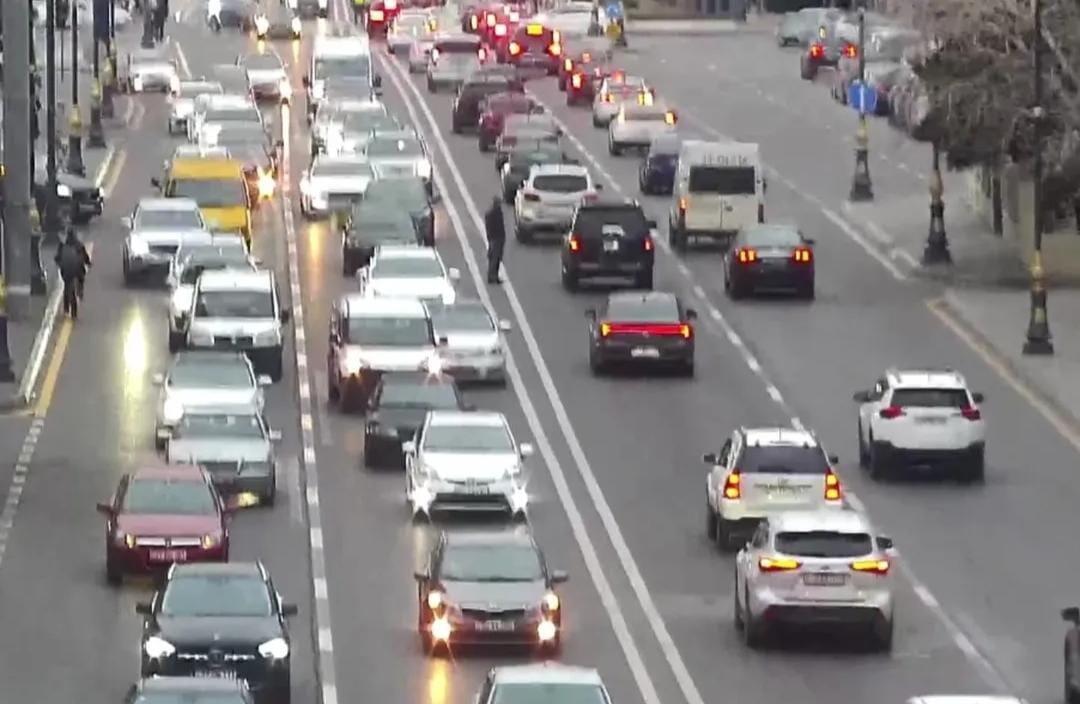 Paytaxtın bir sıra yollarında tıxac var