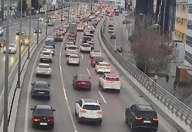 Paytaxtın bir sıra yollarında tıxac var