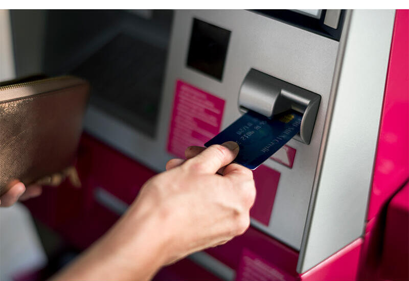 Bank kartından 5000 manat oğurlayan şəxs həbs edildi