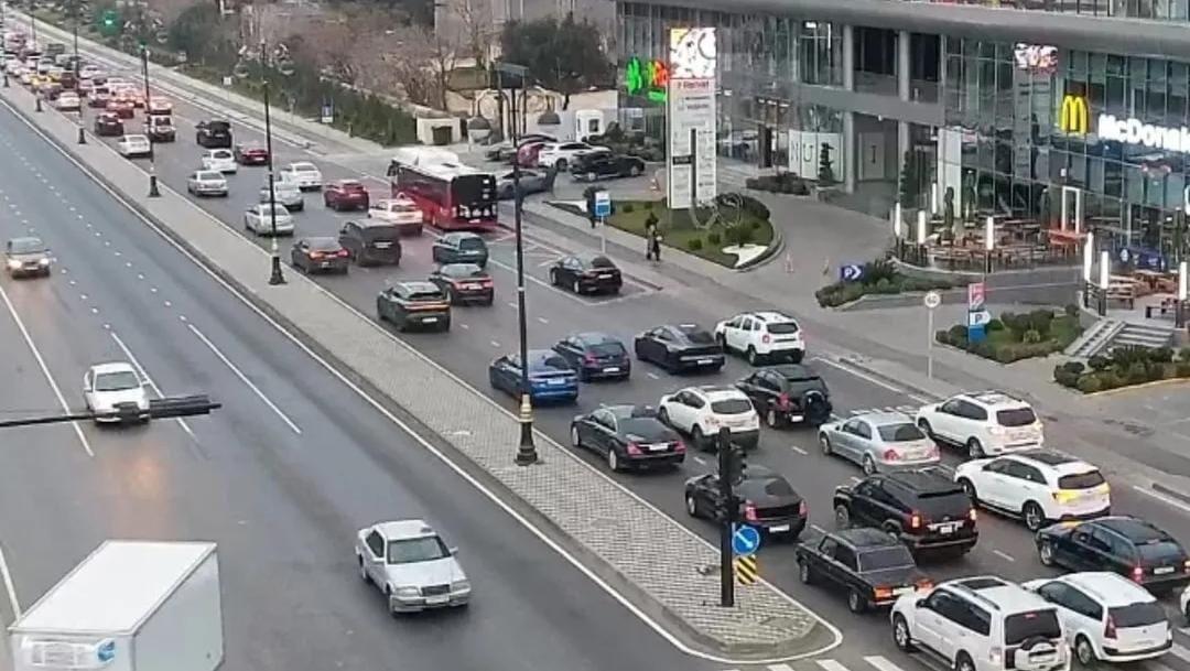 Paytaxtın bir sıra yollarında tıxac var