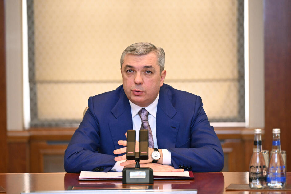 Самир Нуриев представил коллективу нового министра финансов Азербайджана
