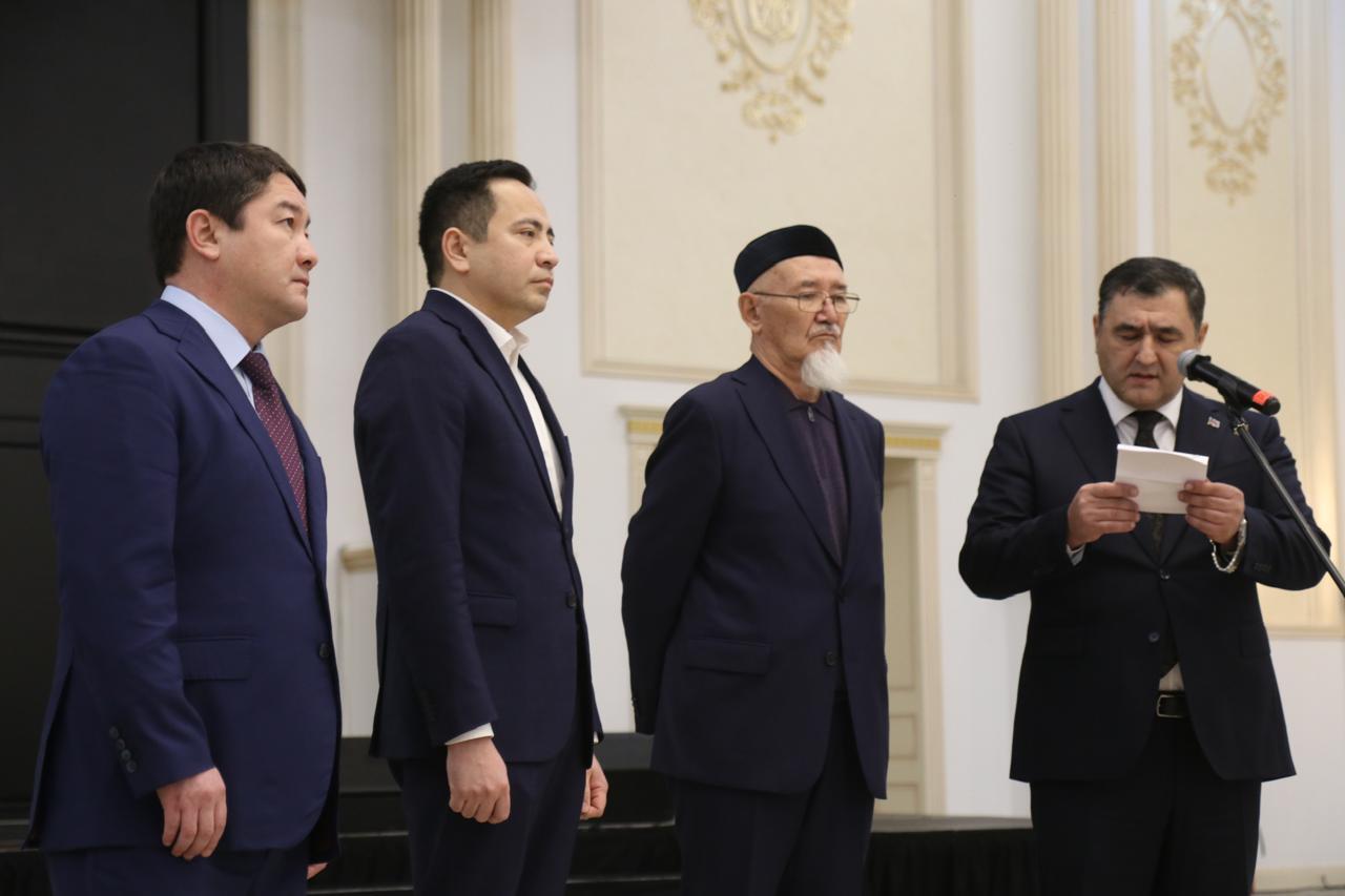 В Актау прошла поминальная церемония в память о жертвах крушения самолета AZAL