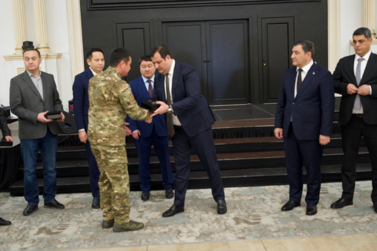 В Актау прошла поминальная церемония в память о жертвах крушения самолета AZAL