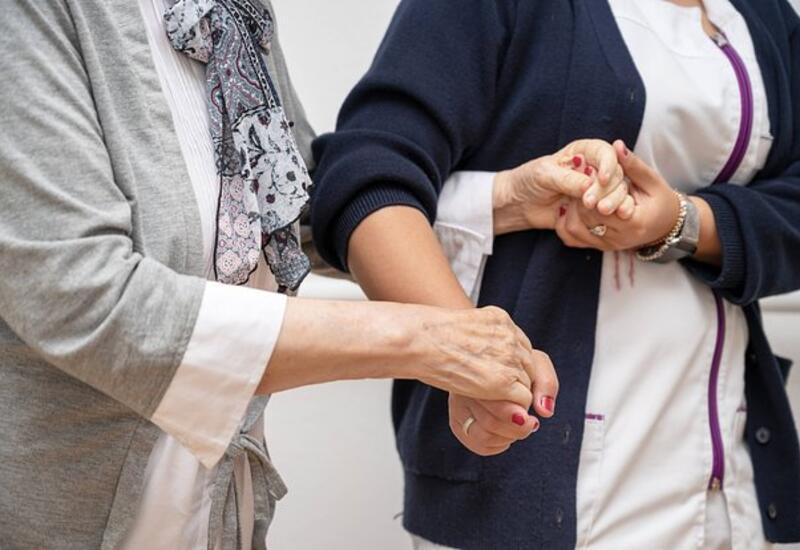 Назван неожиданный ночной симптом болезни Альцгеймера