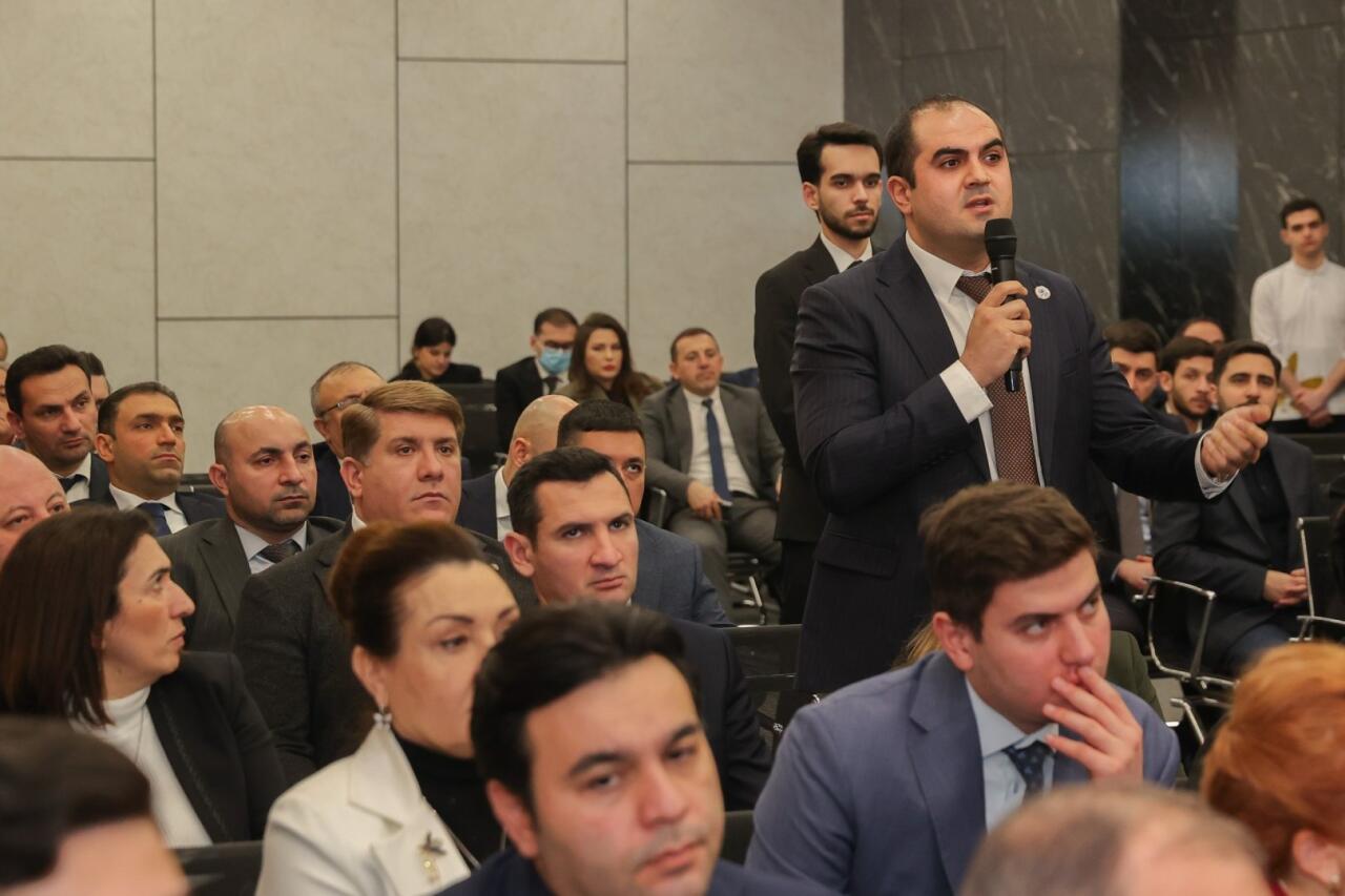 Qiymətli kağızlar bazarının inkişafı və bu sahədə KOB-lar üçün imkanlara dair ictimai müzakirə təşkil olunub