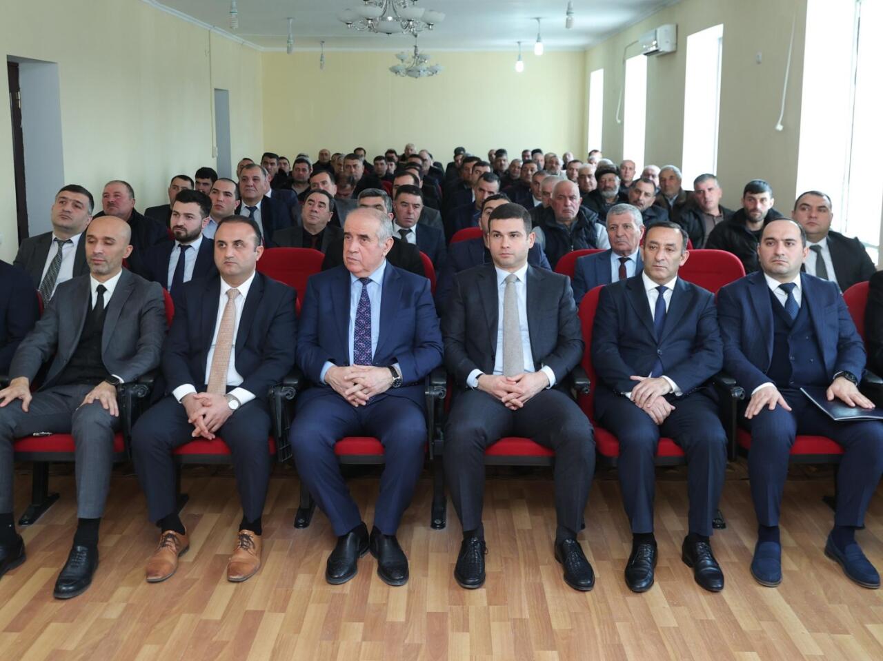Qobustan rayonunda sahibkarlarla görüş keçirilib