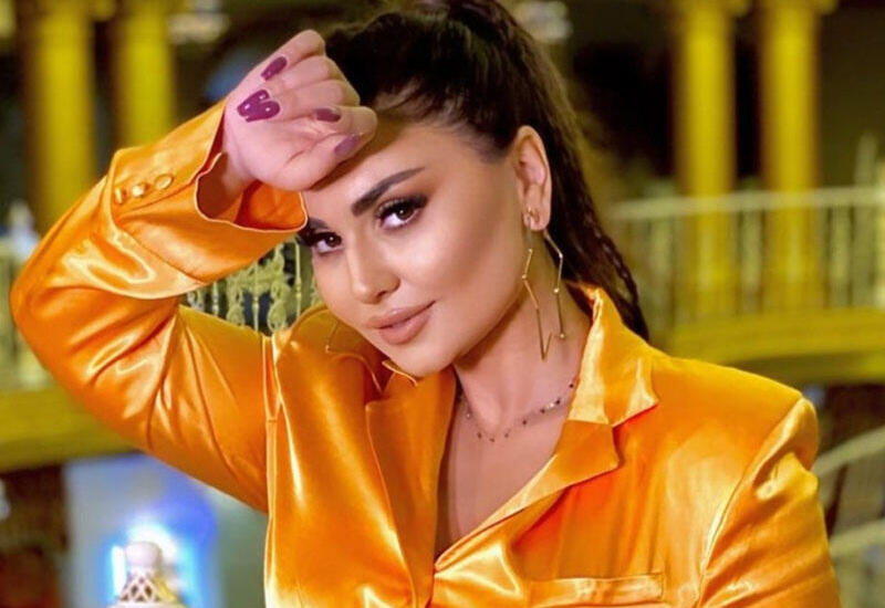 Şəbnəm Tovuzlu lüks avtomobili ilə görüntüləndi