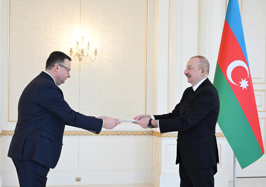 Президент Ильхам Алиев принял верительные грамоты новоназначенного посла Беларуси в Азербайджане