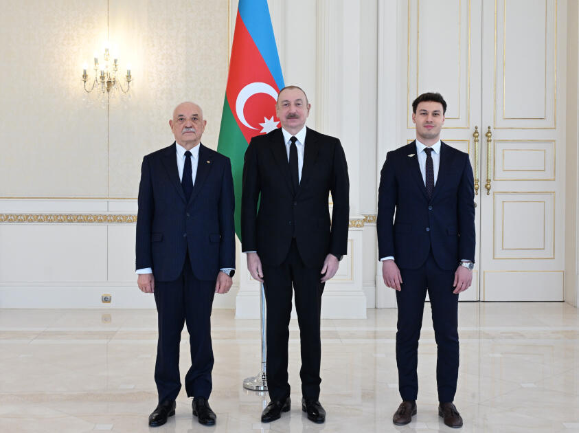 Президент Ильхам Алиев принял верительные грамоты новоназначенного посла Парагвая в Азербайджане