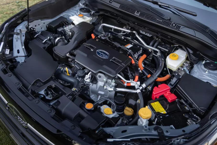 Subaru Forester получил новую гибридную установку и внедорожную версию