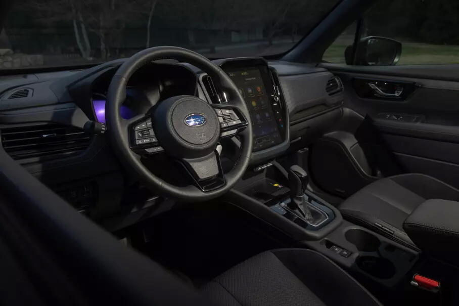 Subaru Forester получил новую гибридную установку и внедорожную версию