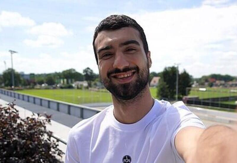 Mahir Emreli türk sevgilisi ilə FOTOsunu paylaşdı