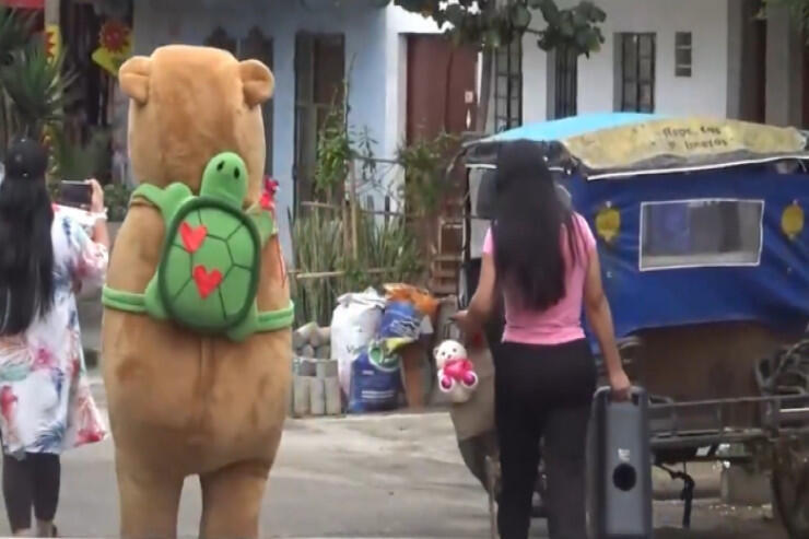 Polisin kapibara geyimində əməliyyatı gündəm oldu