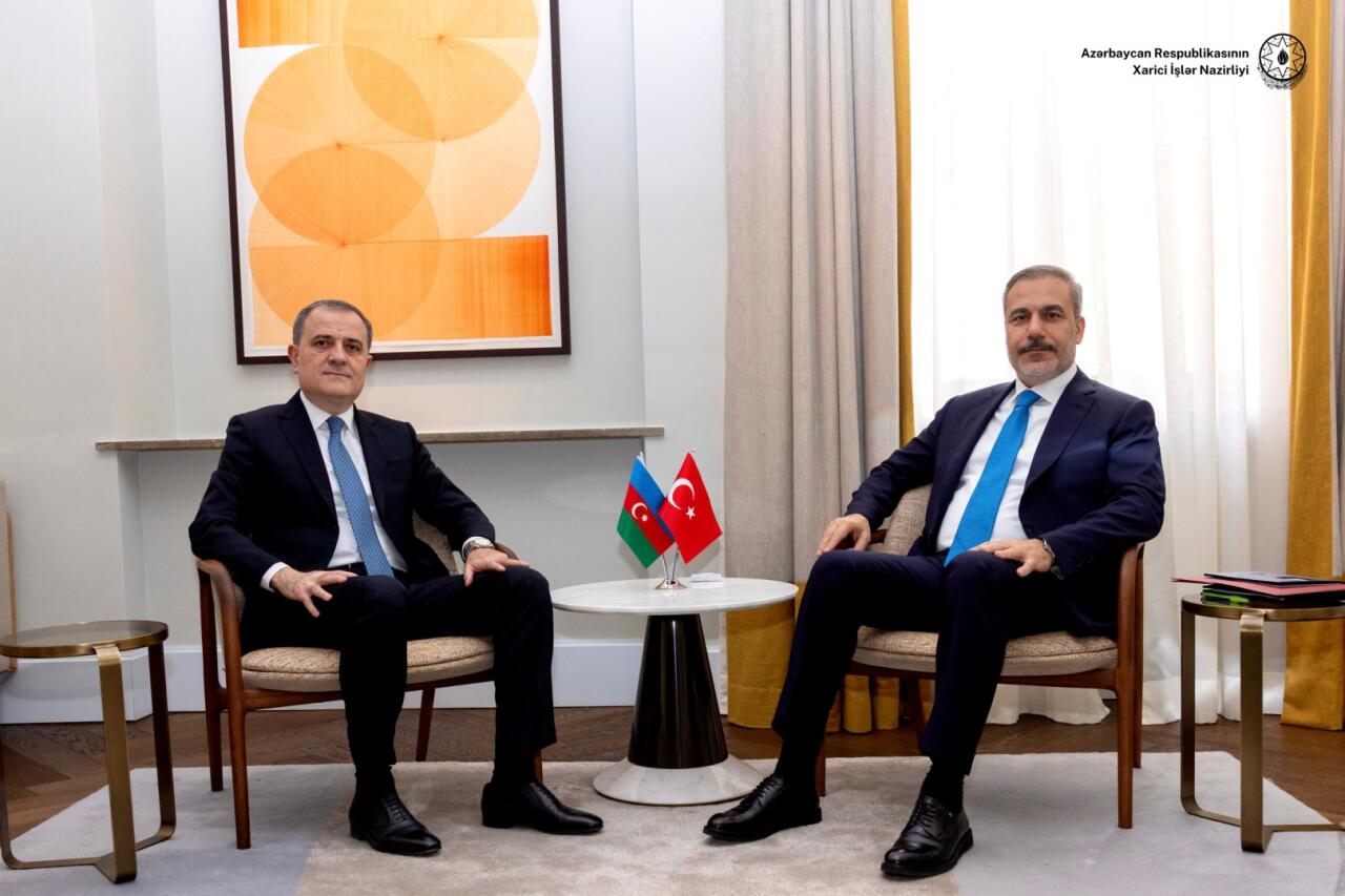 Ceyhun Bayramov və Hakan Fidan sülh prosesinin cari vəziyyətini müzakirə ediblər