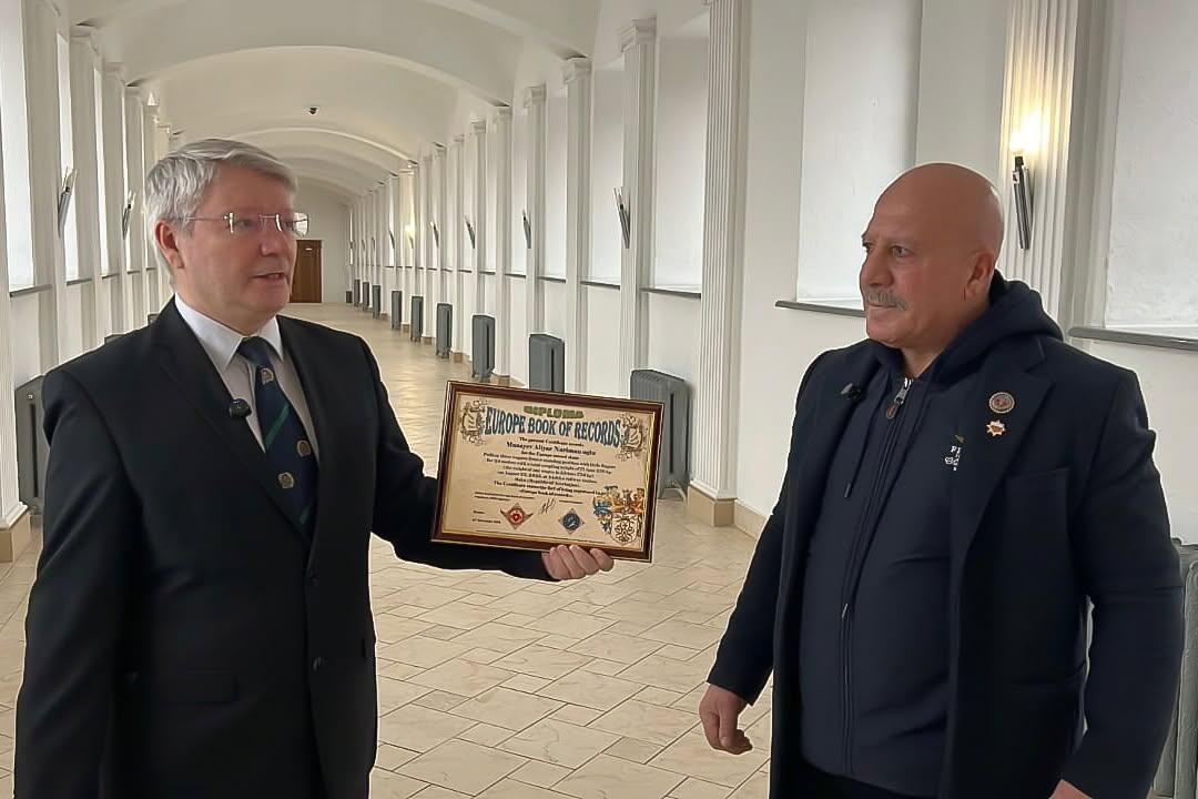 63-летний азербайджанский силач попал в Книгу рекордов