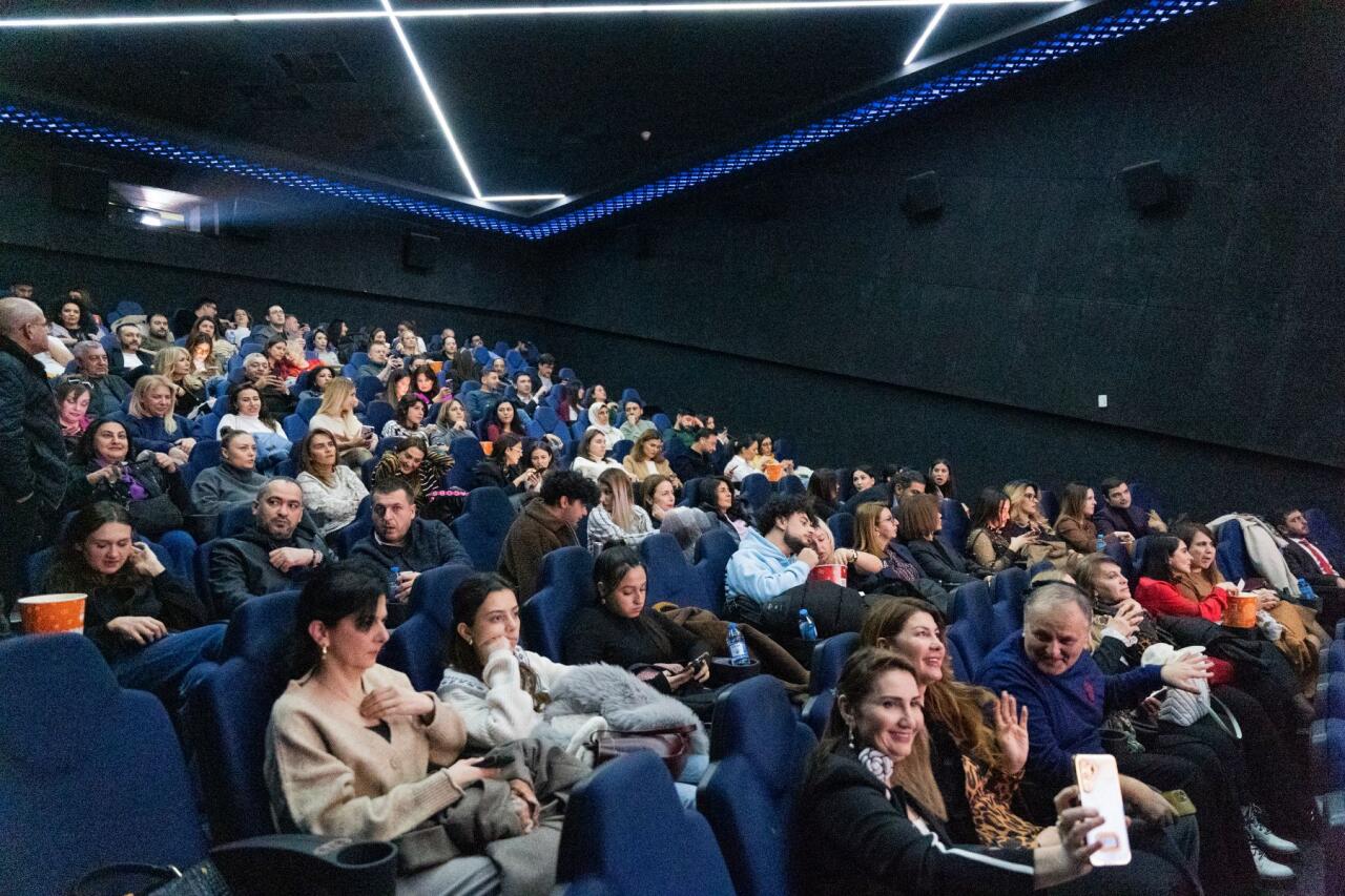 В Баку состоялся предпремьерный показ британской романтической комедии